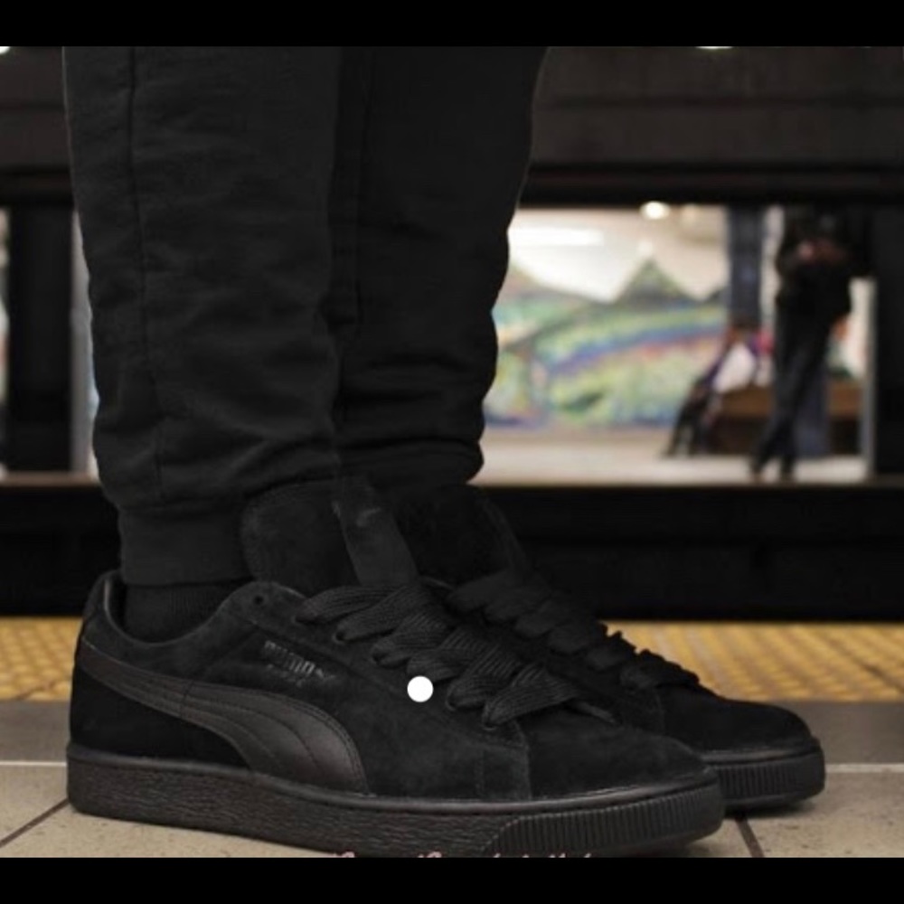 Men’s Black Pumas Size 9🐾